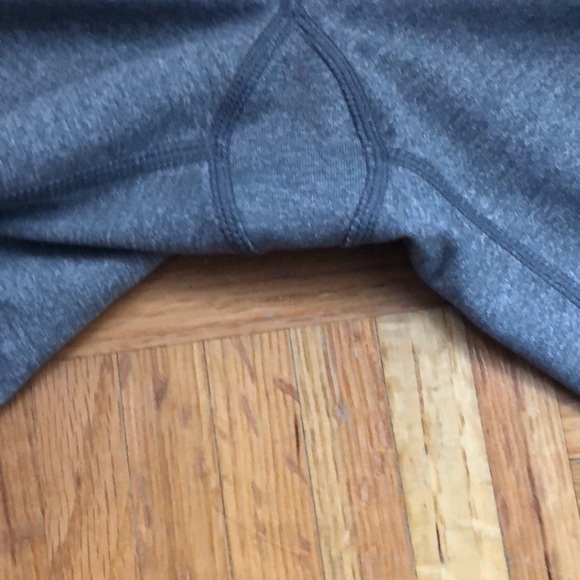 Lululemon light grey long shorts size 10 - Picture 6 of 9